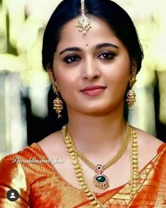 Anushka Photos, Gold Jewelry Fashion, Diamond Necklace, Gold Jewelry, Jewelry Collection, Statement Necklace, Fashion Jewelry, Actresses, Gold