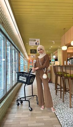 Rajut Outfit, One Set Outfit, Brown Hijab, Clean Outfit, Casual Classy Outfits, Ramp Walk, Nude Outfits, Fashion Identity