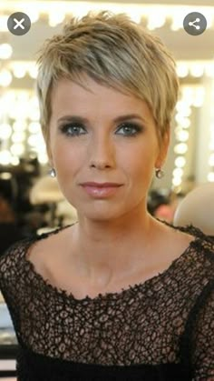 Popular Short Hairstyles, Very Short Haircuts, Penteado Cabelo Curto, Short Pixie Haircuts, Blonde Bobs, Trending Hairstyles, Short Hair Haircuts, Short Hair Styles Pixie, Pixie Cuts