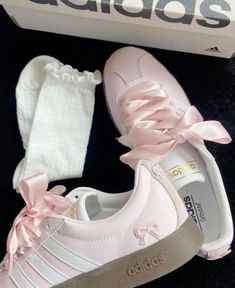 Pretty Sneakers, Shoes And Socks, Trendy Shoes Sneakers, Preppy Shoes, Pretty Shoes Sneakers, Shoe Wishlist, Cute Nike Shoes, Cute Sneakers