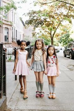 Go head, bet outside. be brave. take a friend. breathe fresh air. Make memories! Stylish Kids Fashion, Trendy Knitting, French Kids, Knitting Baby, Kid Fashion, Childrens Clothing, Vintage Kids, Trendy Kids, Lulu Lemon