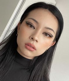 Cool Eye Looks, Eyeliner Asian, Instagram Graphic, Graphic Liner, Creative Eye Makeup