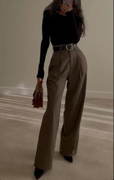 #fashioninspo #stylegoals #trendythreads #ootd #fashionforward #fashionista #styleinspiration #fashionblogger #fashionlover #fashionaddict Fest Outfits, Professional Outfits Women, Stylish Work Attire, Business Casual Outfits For Work, Stil Elegant, Networking Event, Casual Work Outfits