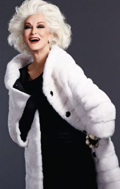 Carmen Dell Orefice The World’s Oldest Model Pictures Daphne Selfe, Top Models, Aging Beautifully, White Fur, Aging Well