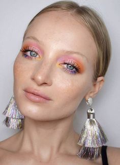 Buntes Make-up mit rosa, orange, gelbem und lila Lidschatten! Einzigartiger Make-up-Look , #buntes #einzigartiger #gelbem #lidschatten #orange Maquillaje Glowy, Eye Decorations, Sunset Eyes, Rainbow Eyeshadow, Cute Eyeshadow Looks, Unique Makeup, Beautiful Eye Makeup, Purple Eyeshadow