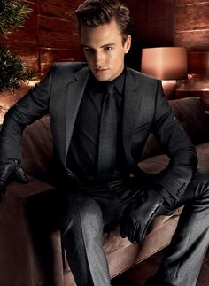 Black Suit Black Shirt, Grey Suit Black Shirt, Brown Shoes Outfit, Dark Grey Suit, Types Of Suits, Grey Suit Men, Dark Gray Suit, A Man In A Suit, Charcoal Gray Suit