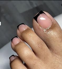 Aesthetic Toenail Designs, Black Tips Pedicure, Gel Extension Toenails, Pedicure Ideas Black French Tip, Black Tip Toenails, Black Pedicure Ideas Toenails, Black French Tip Nails Pedicure, Toenail Inspo Aesthetic, French Black Pedicure