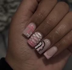 Name Nail Art Design, Nails Short Back To School, Baddie Medium Nails, Acrylic Nail Designs Short Square, Shorties Nails Pink, Nail Ideas Medium Length, Baddie Short Nails, Cute Short Acrylic Nails