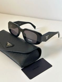 Prada 17ws, Kim K Sunglasses, Prada Pr 17ws, Pretty Sunglasses, 70s Sunglasses, Classy Glasses, Fancy Glasses, Chic Glasses