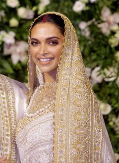 Deepika Padukone Wedding Makeup, Lehenga Deepika Padukone, Bollywood Wedding Outfit, Saree Deepika Padukone, Deepika Padukone Lehenga, Deepika Padukone Wedding, Deepika Wedding, Ranveer Deepika, Deepika Padukone Makeup