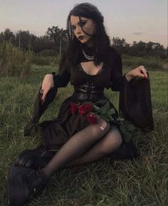 Goth Dress Aesthetic, Corset Outfit Goth, Romantic Goth Dress, Goth Outfits Aesthetic, Black Goth Dress, Goth Outfit Ideas, Goth Corset