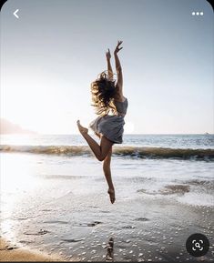 Dance Pictures On The Beach, Dance Poses Outside, Dancer Poses Photography, Beach Photo Shoot Ideas, Dancer Senior Pictures, Dance Photoshoot Poses