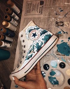 Boty Converse, Sepatu Air Jordan, Shoes Aesthetic, Painted Clothes, Aesthetic Shoes, Swag Shoes, Shoe Art, Painted Shoes, Diy Shoes