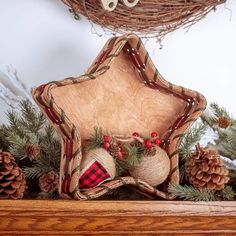 Star Shaped Wicker Basket | Amish Holiday & Napkin Storage Basket Wine & Green Adirondack Basket Christmas, Star Storage Basket, Christmas Woven Basket, Wooden Christmas Baskets, Basket Weaving Christmas Ornaments, Woven Basket Decor, Weaving Craft, Handwoven Baskets, Amish Crafts