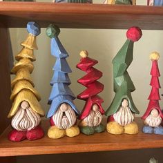 Gnome Carving Patterns, Wood Carving Knomes, Christmas Whittling Ideas, Christmas Wood Carving Ideas, Wood Carved Gnomes, Wood Carved Christmas Ornaments, Wood Carving Christmas, Christmas Carvings