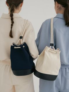 Composition : Shell: 100% Cotton, 100% Cow leather / Lining: 100% PolyesterColor : Ecru, NavyCountry of Origin : Republic of Korea Canvas Bucket Bag, Stadium Bag, Canvas Bag, Cow Leather, Bucket Bag, Cow, Composition, Bag Lady, The Originals