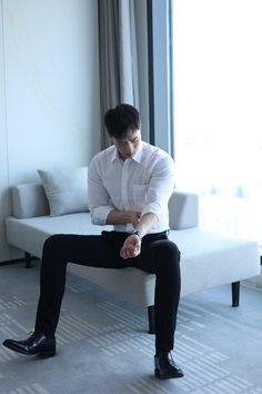 Outfit Nam, Outfit Semi Formal, Men Formal Outfit, Asian Male Model, Handsome Male Models, Corporate Wear