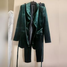 Inc International Concepts Set Velvet Blazer Sz M & Pants Sz L Hunter Green Nwot Emerald Green Velvet Suits, Green Long Sleeve Pantsuit For Fall, Velvet Blazer, M Pants, Suit Jackets, Hunter Green, Inc International Concepts, Blazer Suit, Suit Jacket