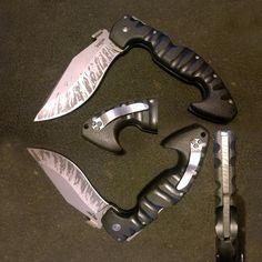 three knives are laying on the ground next to each other with their blades cut off