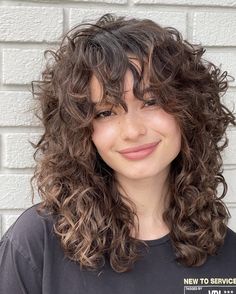 Bangs For Square Face, Curly Hair Trends, Natural Curly Hair Cuts, Curly Hair Photos, Square Face, Haircuts For Curly Hair, Hairdos For Curly Hair, Curly Hair Inspiration, Curly Hair With Bangs