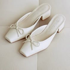 Step into chic sophistication with our ivory mules, featuring a square toe, dainty bow, & a comfy heel. Perfect for adding a playful touch to any outfit. Shop Now! Comfy Bride Shoes, Cool Wedding Shoes, Closed Toe Bridal Shoes, White Sandals Aesthetic, Bridal Kitten Heels, Small Heel Wedding Shoes, White Mary Jane Heels, Bridal Fits, Dainty Shoes