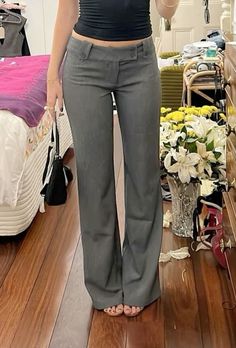 Office Siren Outfits Summer, Office Siren Pants, Vintage Fashion Inspiration, Aritzia Outfit Work, Hostess Outfit Restaurant Classy, Coquette Pants Outfit, Business Pants Outfit, Server Outfit Restaurant, 6 Form Outfits