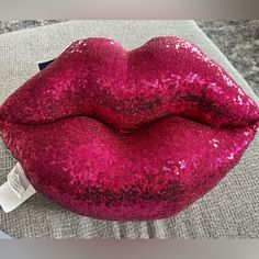 Brand New, In Great Condition. Lip Pillow, Lips Decor, Lips Pillow, Hot Pink Lips, Mean Girl, Sequin Pillow, Shaped Pillow, Lip Shapes, Isaac Mizrahi