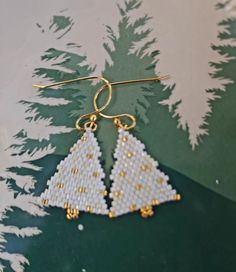 These White Christmas tree beaded earrings are handmade with high quality glass beads and gold plated ear wires. Can be ordered with or without tree topper as pictured in different variation.  Earrings made with irridecent beads that give them sparkle. Teal Chandelier, Red Bead Earrings, Christmas Tree Beads, White Christmas Tree, Tree Topper, Red Bead, Tree Toppers, White Christmas, Ear Wires