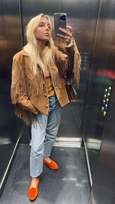 Suede Fringe Vest Outfit, Brown Suede Fringe Jacket Outfit, Fringe Coat Outfits, Fringe Suede Jacket Outfit, Tassel Jacket Outfit, Brown Fringe Jacket Outfit, Fringe Vest Outfit, Fringed Vest Outfit