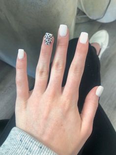 White And Cheetah Nails, Square Western Nails, Short Acrylic Nails Square Western, Short Acrylic Nails Coffin Cow Print, Short Square Cheetah Nails, Cute Short Acrylic Nails Country, White Cheetah Nails, White Nails With Cheetah Print, White Cheetah Print Nails