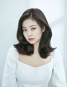 Kim Hair, Jenny Kim, Gamine Style, Celebrity Faces, Hairdos For Short Hair, Photography Poses Women, Hair Reference, Black Pink Kpop, Blackpink Jennie