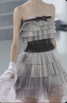 Chanel Haute Couture Details, Short Fancy Dresses, Vestidos Chanel, Chanel Details, Look Gatsby, Chanel Dress, Chanel Couture, Chanel Haute Couture