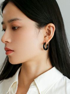 Add a pop of color to your accessory collection with our Enamel Glazed Hoops Earrings! These vibrant hoops are perfect for elevating any outfit and will make you stand out from the crowd. The enamel coating adds a glossy shine to these already eye-catching earrings. Perfect for any fashion-forward individual looking to make a statement! Metal: 18ct Recycled Gold Plated Vermeil on Recycled Sterling Silver Dimensions: 25mm x25mm Weight: 8.5g