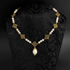 "Italian Renaissance Necklace inspired on a portrait of Costanza da Sommaia, painted by Bronzino around 1540. The most beautiful and elegant Italian Reenactment Necklace. Perfect necklace for a date, for your historical costume, historical party, o renaissance and medieval event, renaissance faire... historical necklace, reenactment necklace, reenactment jewelry, teardrop pendant, renaissance necklace, romantic necklace, 16th century, old gold necklace, Italian Renaissance, four leaf clovers, an 1500s Jewelry, Medevil Jewelry, Historical Necklace, 16th Century Jewelry, Historic Jewelry, Italian Jewelry Designers, Medieval Accessories, Medieval Necklace, Romantic Necklace