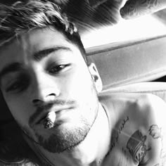 Zayn Malik Icons, Celebrity Smokers, One Direction, Celebrity Crush, Mens Hairstyles