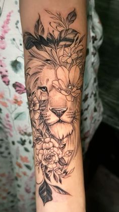 Lion ??????... Lion Tattoo With Flowers, Female Lion Tattoo, 27 Tattoo, Tattoos Behind Ear, Tattoos With Deep Meaning, Tattoos Matching, Tattoos Back, Tattoos Love, Leo Tattoos