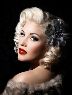 Прически в пин ап стиле на волосы средней длины Moda Pin Up, 1950s Hairstyles, 50s Hairstyles, Short Spiky Hairstyles, 1940s Hairstyles, Rockabilly Hair, Spiky Hair, Pin Curls