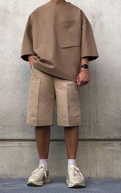 Fashion Mens 2023, Gallery Department Clothing, 70s Summer Style, Outfit Ideas Men Streetwear Summer, Men Shorts Outfit Casual Street Styles, Minimalist Outfit Men, High End Streetwear, Rok Outfit, Minimalist Fashion Men