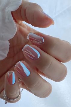 Les “glass nails” seront partout cet été… Donut Nails, Glazed Doughnut, Nails Trend, Celebrity Nails, Nail Trend, Glass Nails, Trending Sandals, Boho Summer Dresses, I Love Nails