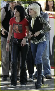 Dakota Fanning The Runaways, The Runaways Outfits, Joan Jett Inspired Outfit, Kristen Stewart Joan Jett, Joan Jett Outfits, Classic Rock Outfits, New Rock Outfit, The Runaways Movie, The Runaways 2010