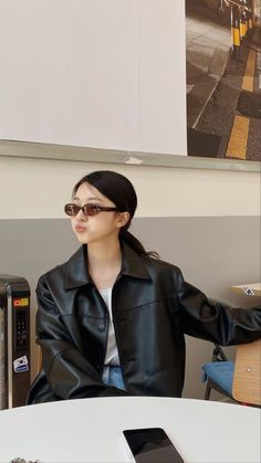 Korean Sunglasses, Outfit Korean, Tomboy Fashion, Kpop Idols, 가을 패션, Insta Photo Ideas, Korean Street Fashion, Korean Outfits, Looks Style