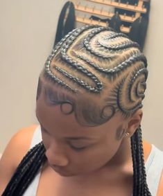 Freestyle Feedins Braids, Stitch Braid Ideas, Braids Into Bun Hairstyle, Alia Keys Braids, Four Feed Ins Braids, 12 Stitch Braids, Feedins Braids, Straight Backs, African Braids Hairstyles Pictures