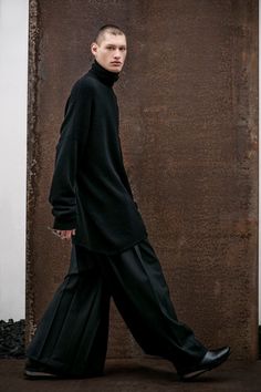 Fall Winter 2016, Fashion Fall, Yohji Yamamoto, Mens Street Style, Fashion Fashion, Unisex Fashion, Paris Fashion, Editorial Fashion, Paris Fashion Week