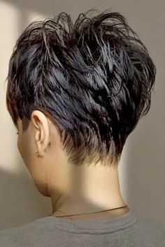 Long Hair and Headbands: Cute and Trendy Styles Medium Pixie Haircut With Bangs, Short Hair Back, Short Spiked Hair, Funky Short Hair, Short Silver Hair, Long Gowns, Short Hair Pixie Cuts, Spiked Hair, Pixie Haircut For Thick Hair