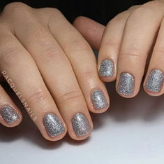 27 Silver Nail Ideas That Are Simply Stunning Round Fingernails, Silver Manicure