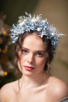 Christmas/ winter headband in blue and white tones with polar bears. Suitable for Christmas or for New Year's Eve party The flower headband is made of artificial and preserved materials and other arranging material. When stored in dry and dark place, our products last 10-15 years. We can also make you other matching accessories. Please message me for more information. :) Photo: Michaela durisova photography, second photographer: Barborka Model: Veronika/ Mix model management -------------------- Winter Floral Crown, Landscape Snow, Winter Headband, Mixed Models, Floral Crowns, Blue Headband, New Year's Eve Party, Winter Headbands, Winter Design