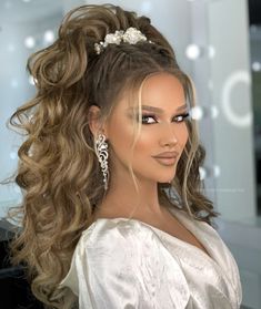 Glam Bride Hair, Dress Posing, Woman With Long Hair, Unique Wedding Hairstyles, Venus Of Willendorf, Wedding Hair Up, Mother Of The Bride Hair, Bridal Hair Inspiration