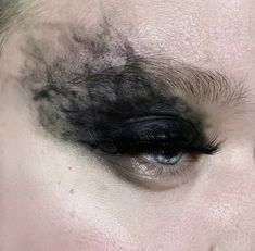 Eyeshadow Close Up, Editorial Make-up, Fantasy Make-up, Shoot Makeup, Make Up Designs, Eyes Ideas, Vampire Makeup, Kunst Tattoos, 80s Punk