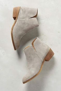 Bota Over, Daily Shoes, Grey Booties, Shoe Inspiration, Combat Boot, Minimal Chic, Outfit Fall, Shoe Closet