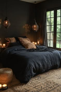 Black and bronze lanterns with candles creating soft light in a boho bedroom. Dark Earthy Bedroom Modern, Ikea Dark Bedroom, Eclectic Dark Bedroom, Bedroom Ideas Black Bedding, Bedroom Inspirations Moody, Cosy Dark Bedroom, Dark Bedding Aesthetic, Iron Ore Bedroom, Dark Romance Bedroom